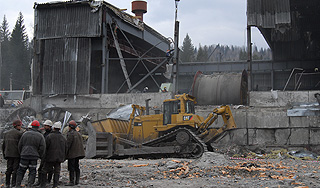По жертвам "Распадской" объявили траур По жертвам "Распадской" объявили траур