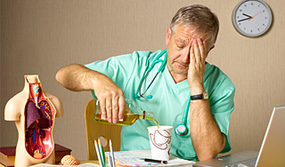 Алкоголь губит британских врачей Алкоголь губит британских врачей