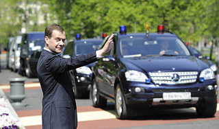 Президент России поменяет Mercedes на ЗИЛ Президент России поменяет Mercedes на ЗИЛ