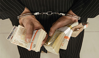 Миллиардера приговорили к 14 годам тюрьмы Миллиардера приговорили к 14 годам тюрьмы