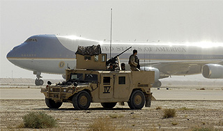 Талибы напали на авиабазу США Талибы напали на авиабазу США