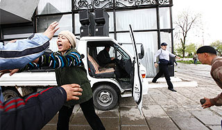 Сторонники Бакиева напали на университет Сторонники Бакиева напали на университет