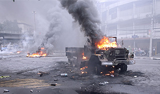 "Краснорубашечники" подожгли Бангкок "Краснорубашечники" подожгли Бангкок