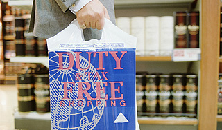 Мошенники скупали алкоголь в аэропортах Мошенники скупали алкоголь в аэропортах