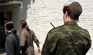 Сотню преступниц эвакуировали из-за пожара Сотню преступниц эвакуировали из-за пожара