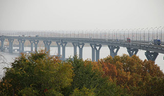 На трассе "Дон" обрушилась часть моста На трассе "Дон" обрушилась часть моста