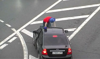 "Синее ведерко" напало на "мигалку" "Синее ведерко" напало на "мигалку"