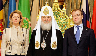 Медведев поздравил патриарха с праздником Медведев поздравил патриарха с праздником