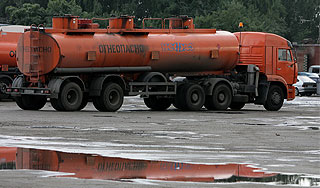 На столичной заправке загорелся бензовоз На столичной заправке загорелся бензовоз