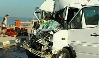 Автобус с россиянами сорвался с обрыва Автобус с россиянами сорвался с обрыва