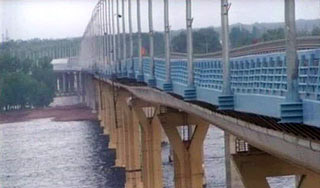 "Танцующий" мост открыли для легковушек "Танцующий" мост открыли для легковушек