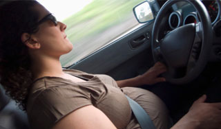 Американка родила ребенка за рулем машины Американка родила ребенка за рулем машины