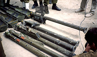 У жилого дома нашли ракету "земля-воздух" У жилого дома нашли ракету "земля-воздух"