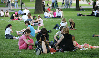 Половина россиян проведет отпуск дома Половина россиян проведет отпуск дома