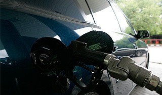 Бензин в России может подешеветь на 20% Бензин в России может подешеветь на 20%