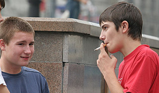 Курильщики получат конфеты вместо сигарет Курильщики получат конфеты вместо сигарет