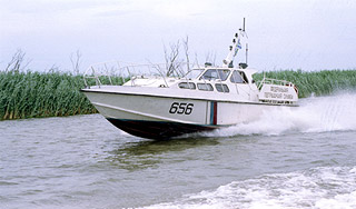 Браконьеры напали на катер Рыбнадзора Браконьеры напали на катер Рыбнадзора