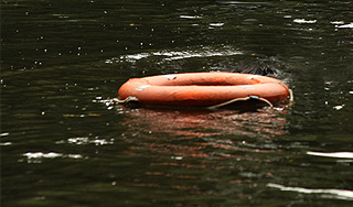 Школьница утонула на глазах учителя Школьница утонула на глазах учителя