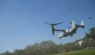 Конвертоплан ранил ветками зрителей парада Конвертоплан ранил ветками зрителей парада