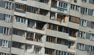 Школьник выбросился из окна после ЕГЭ Школьник выбросился из окна после ЕГЭ