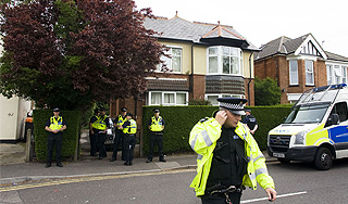 Британец расстрелял людей на улице Британец расстрелял людей на улице