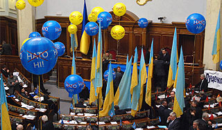 Рада отреклась от НАТО с громом и молнией Рада отреклась от НАТО с громом и молнией