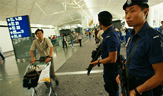 Пассажиры напали на служащих аэропорта Пассажиры напали на служащих аэропорта