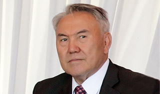 Назарбаев отказался от звания лидера нации Назарбаев отказался от звания лидера нации