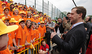 Медведев отправил детей на отдых Медведев отправил детей на отдых