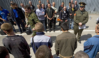 У военкомата произошло массовое побоище У военкомата произошло массовое побоище