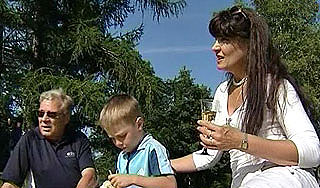 Встречи Салонен с сыном жестко контролируют Встречи Салонен с сыном жестко контролируют