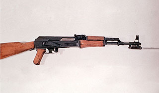 Командир выстрелил в солдат из автомата Командир выстрелил в солдат из автомата