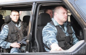 К работницам швейной фабрики вместо директора вышла охрана