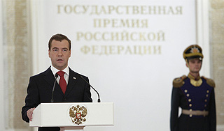 Президент раздал государственные премии Президент раздал государственные премии