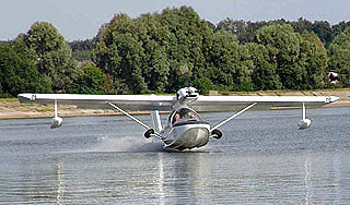 В Подмосковье разбился гидроплан с людьми В Подмосковье разбился гидроплан с людьми