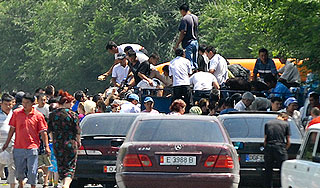 Жители Киргизии бегут из страны Жители Киргизии бегут из страны