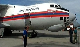 Спецборт МЧС привез в Москву беженцев Спецборт МЧС привез в Москву беженцев