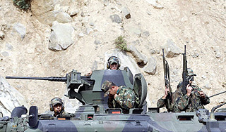 В Турции террористы атаковали военную часть В Турции террористы атаковали военную часть