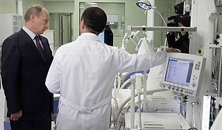 Путин поздравил врачей с новыми успехами Путин поздравил врачей с новыми успехами
