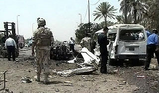 В Багдаде взорвались машины с бомбами В Багдаде взорвались машины с бомбами