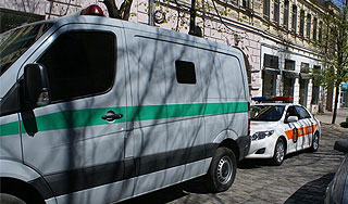 Грабители отняли деньги у инкассаторов Грабители отняли деньги у инкассаторов