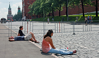 В Москве от жары плавится асфальт В Москве от жары плавится асфальт