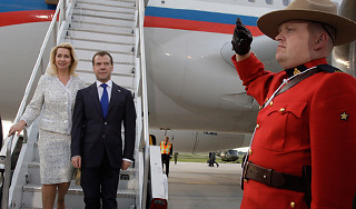 Медведев приехал на канадский курорт Медведев приехал на канадский курорт