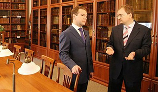 Медведев написал учебник для юристов Медведев написал учебник для юристов