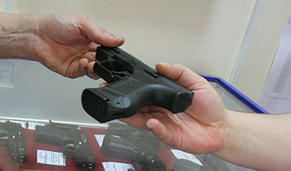 Жителям Чикаго вернули право носить оружие Жителям Чикаго вернули право носить оружие