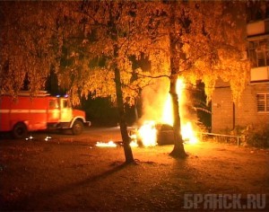 В Фокинском районе загорелся автомобиль