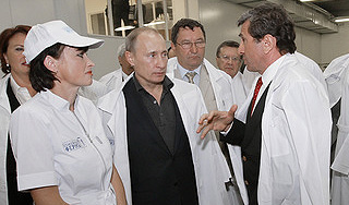 Путин попробовал тамбовское молоко Путин попробовал тамбовское молоко