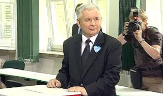 Качиньский и Коморовский отдали голоса Качиньский и Коморовский отдали голоса