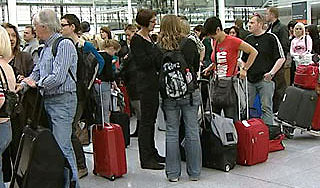 Аэропорт эвакуировали из-за угрозы взрыва Аэропорт эвакуировали из-за угрозы взрыва