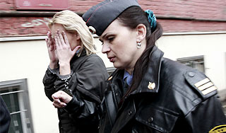 Девушка украла ребенка для продажи Девушка украла ребенка для продажи